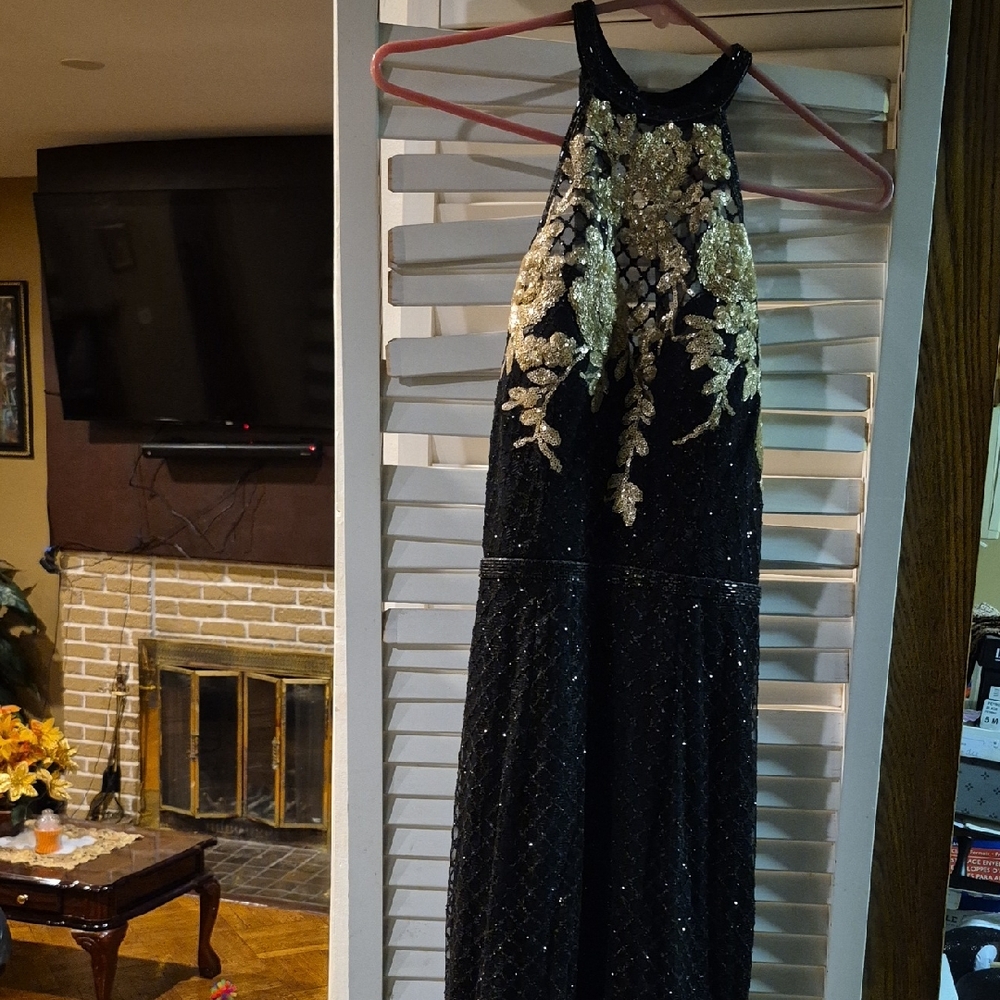 NEW'--Mac Duggal Black and Gold Sequin Dress